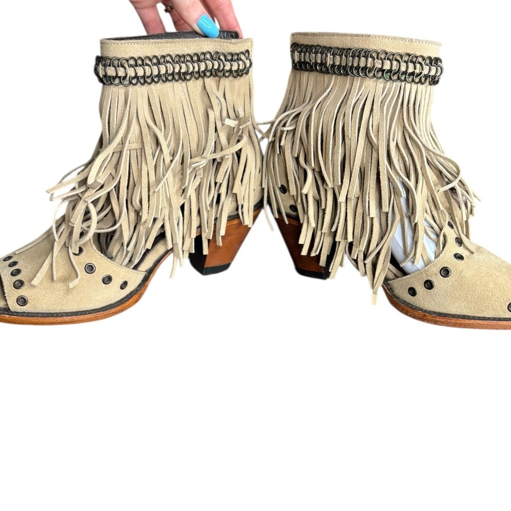Lane Beige Suede Fringe Peep Toe Booties Metal Studs Chain Embellishment 8.5 - Picture 9 of 11